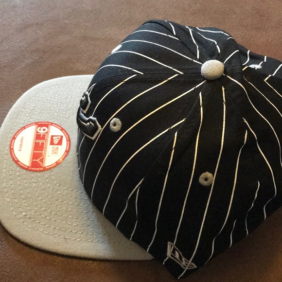 New Era San Antonio Spurs SnapBack Hat - Picture 2 of 4
